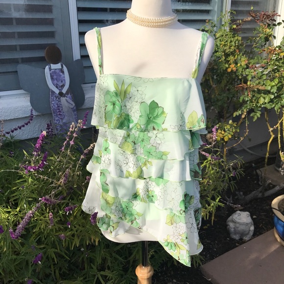 SIMPLY IRRESISTIBLE Ruffle Top EUC! - Picture 8 of 8